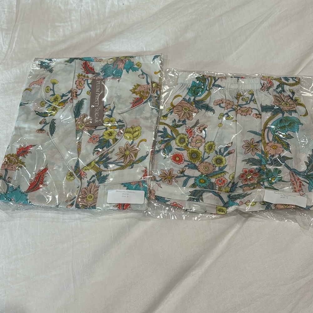 Plum Pretty Sugar PJ Set Size small NWT